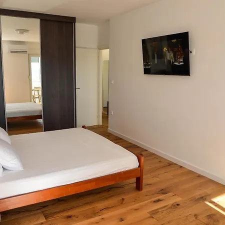 Buracom Trendy Apartment