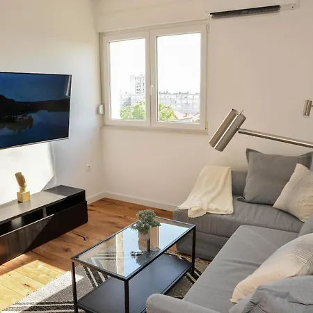 Buracom Trendy Apartment